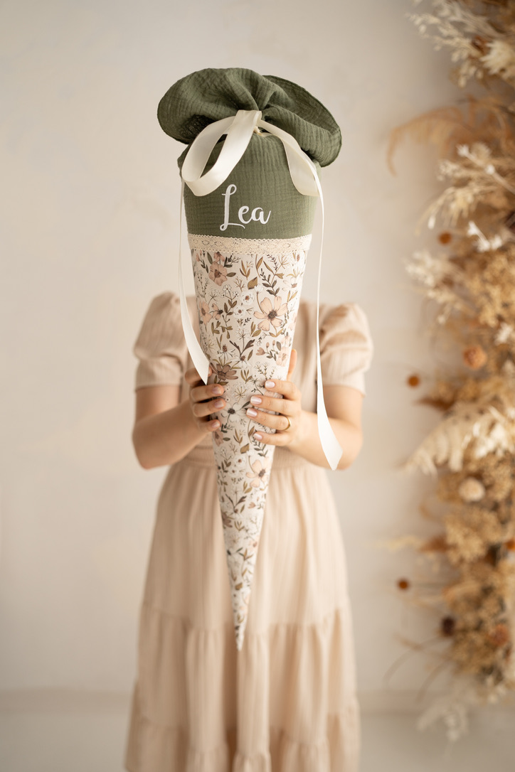 Vintage Flowers Zuckertüte / Schultüte zur Einschulung Vintage Flowers Zuckertüte / Schultüte zur Einschulung